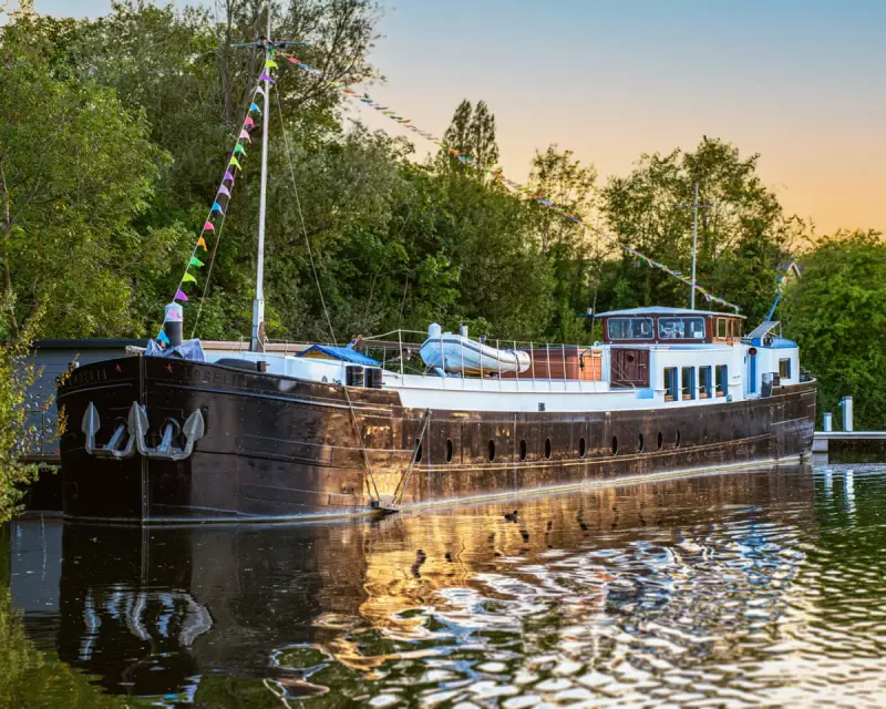 Dream Homes for Summer Entertaining in England: A Visual Tour