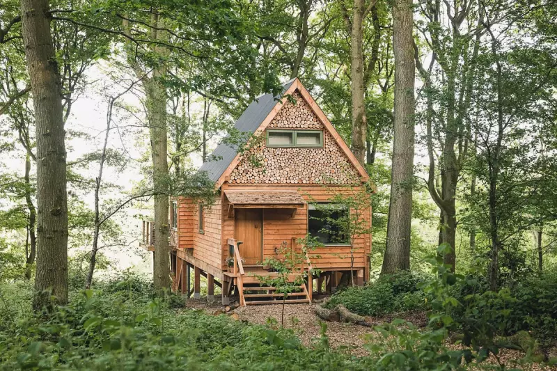 Escape to Serenity: Discover the Off-Grid Cabin in Herefordshire Perfect for a Digital Detox