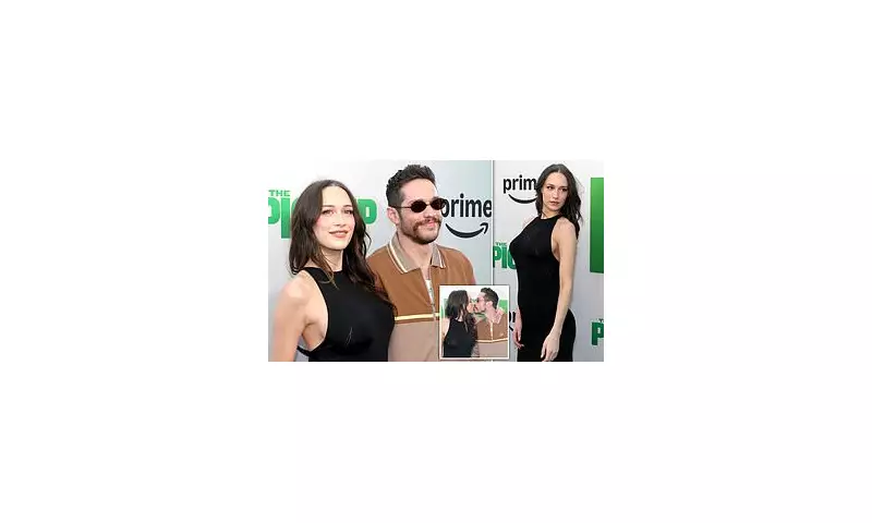 Pete Davidson and Girlfriend Elsie Hewitt Expecting First Child Together – Red Carpet Appearance Sparks Pregnancy Rumours