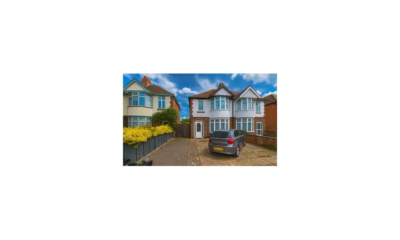 Property Experts Warn: This Seemingly Normal House Listing Could Waste Your Time – Can You Spot the Issue?