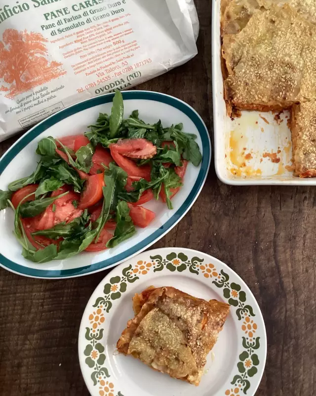 Sardinian Bread Lasagne: A Crispy Twist on a Classic Italian Dish