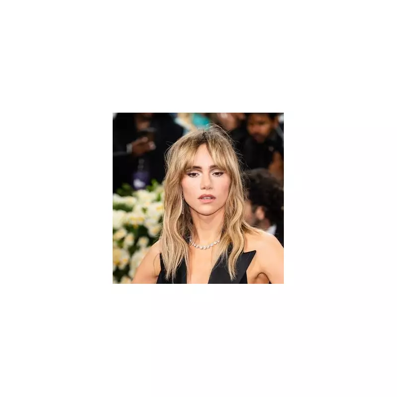 Suki Waterhouse Hospitalised After On-Stage Collapse – Shocking Details Revealed