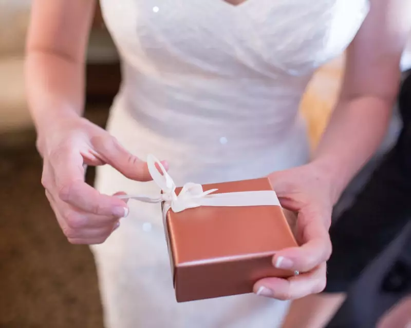 Top Wedding Gift Ideas for Couples in the UK: Unique & Thoughtful Presents
