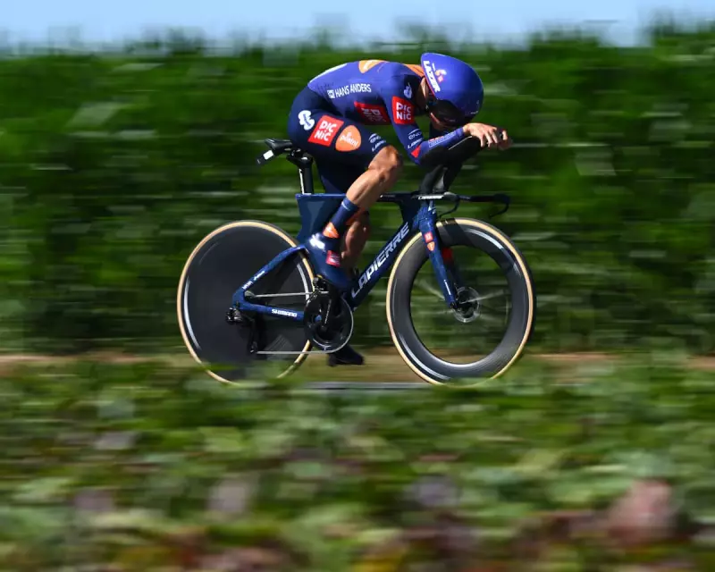 Young British Cyclists Onley and Blackmore Shine at Tour de France 2025