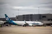 Alaska Airlines Grounds Flights Due to Technical Glitch: Passengers Stranded