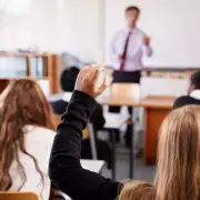 American Mum in UK Stunned by 'Ridiculous' School Rule: 'I Can't Believe It!'