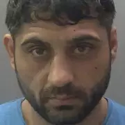 Brutal Attack on 6-Year-Old Girl: Thug Grabs Child by Hair in Shocking Daylight Assault