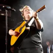 Busker's Stunning Lewis Capaldi Cover Stops Crowds in Their Tracks