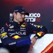 Carlos Sainz Drops Bombshell on Christian Horner Amid Max Verstappen's Red Bull Future Rumours