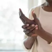 Cracking Joints: A Doctor Reveals What Really Happens – And When to Worry