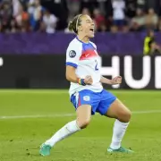 Dad Spots Huge Difference Between Arsenal and Man City Fans – And It's Not What You Think!