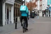 Deliveroo Under Fire for Employing Illegal Migrants: Home Office Crackdown