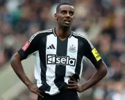 Eddie Howe Reveals Newcastle Have Not Held Contract Talks with Alexander Isak