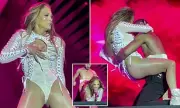 Jennifer Lopez Stuns Fans with Raunchy Performance in Tenerife – Watch the Jaw-Dropping Moment!