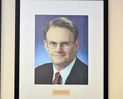 Labor's Bold Move: New Text Added to Mark Latham's Portrait Sparks Debate