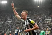 Leeds United Eye Newcastle's Sean Longstaff in Bold Midfield Move