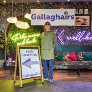 Oasis Fans Flock to Iconic Manchester Landmark for Emotional Tribute to Gallaghers' Dad