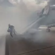 Shocking Moment American Airlines Plane Engine Catches Fire Mid-Flight – Terrified Passengers Watch as Emergency Unfolds