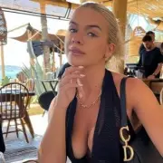 Shocking Moment: Thief Caught on Camera Snatching Woman's Bag in Broad Daylight