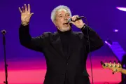 Sir Tom Jones Cancels Bremen Concert Due to Health Concerns – Tour Dates Affected
