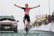 Thymen Arensman Triumphs in Tour de France Stage 14: A Dutch Masterclass in the Alps