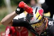 Tour de France Riders' Secret: The Art of Peeing on the Go