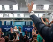 Trump's Alleged Links to Epstein: What The Wall Street Journal's Investigation Reveals