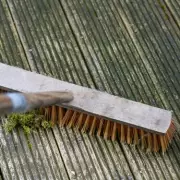 Unbelievable! A £1 Supermarket Item Can Clear Weeds Instantly – Experts Reveal How