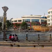 World's Largest Shopping Mall Now a Ghost Town: Inside China's Abandoned Megastructure