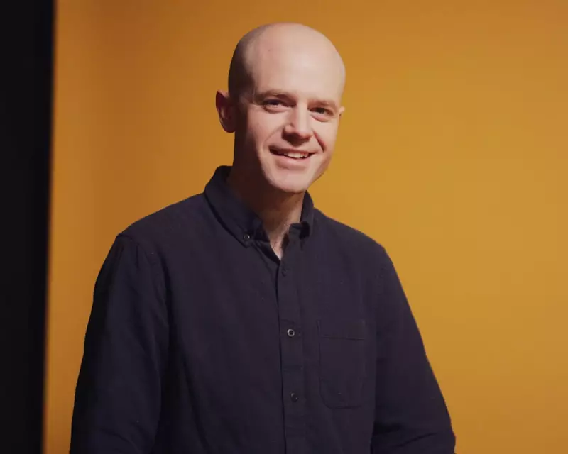 David Elms' 'Describes a Room' Review: A Surreal Masterpiece at Edinburgh Fringe