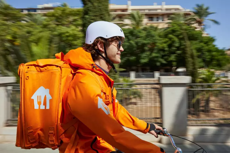 Delivery Hero Sells Entire Deliveroo Stake in Strategic Shift