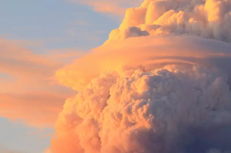 Dragon Fire Ignites Spectacular Pyrocumulus Clouds Over Grand Canyon