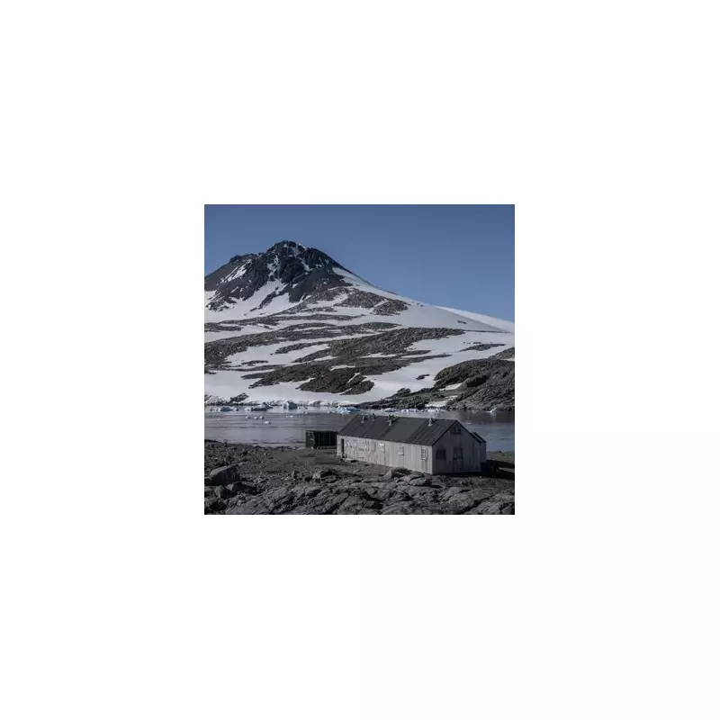 Exploring the UK's Abandoned Ghost Station: A Frozen Relic of 1940s London