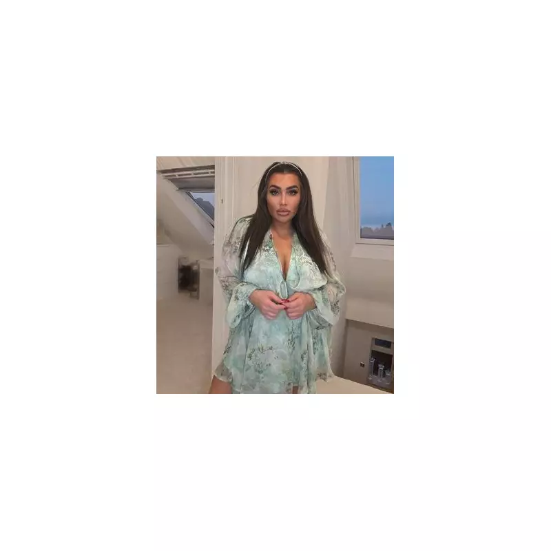 Lauren Goodger stuns fans with dramatic transformation in new snaps