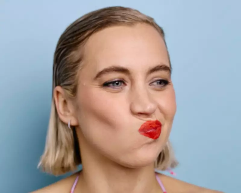 Lily Phillips: A Masterclass in Raw Emotion at Edinburgh's Monkey Barrel