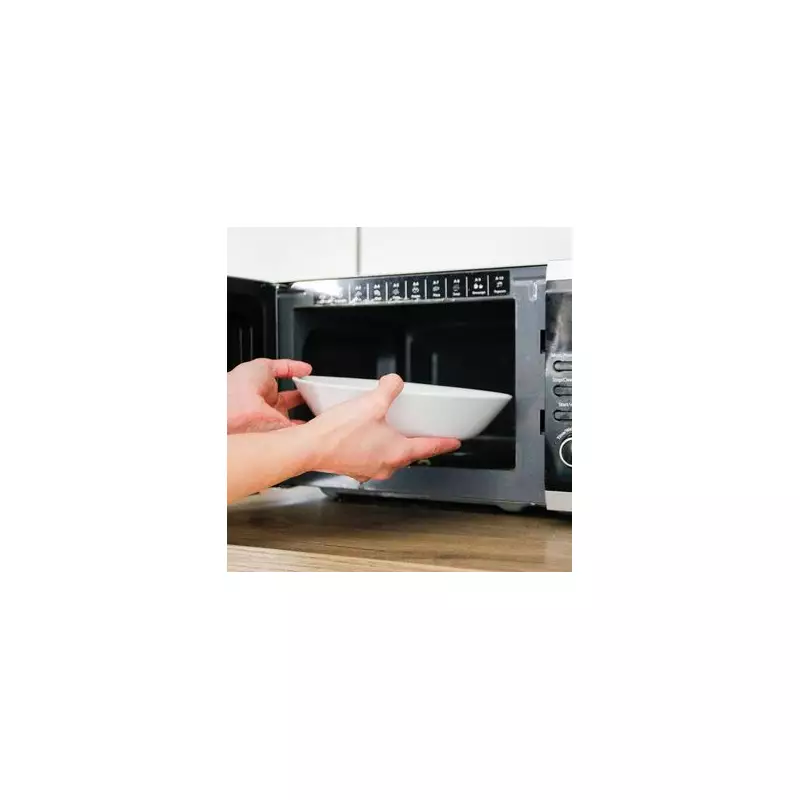 Microwave Warning: The Common Mistake Millions Are Making That Could Be Dangerous