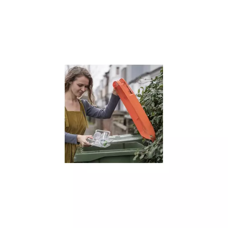 Neighbour From Hell Dumps Rubbish in My Garden - The Rudest Note I've Ever Received | UK News