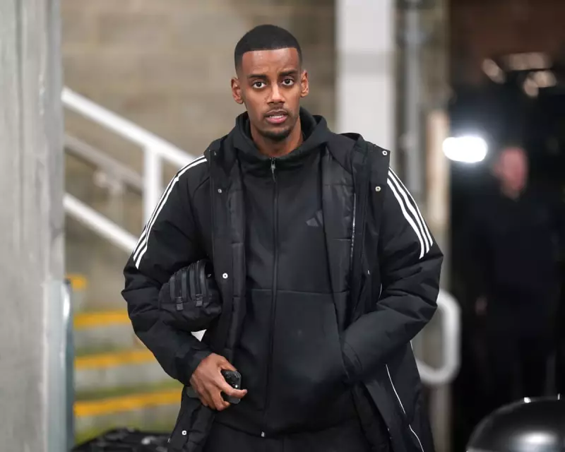 Newcastle Boss Eddie Howe Issues Hands-Off Warning to Liverpool Over Alexander Isak