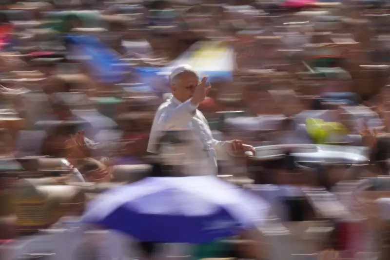 Pope Francis Urges Donald Trump to Promote Peace in Private Vatican Meeting