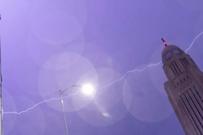 Severe Storms Sweep Through US Midwest, Causing Widespread Damage and Power Outages