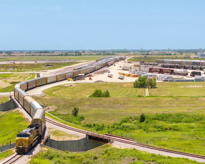 Texas Train Derailment in Palo Pinto: Chaos and Environmental Concerns