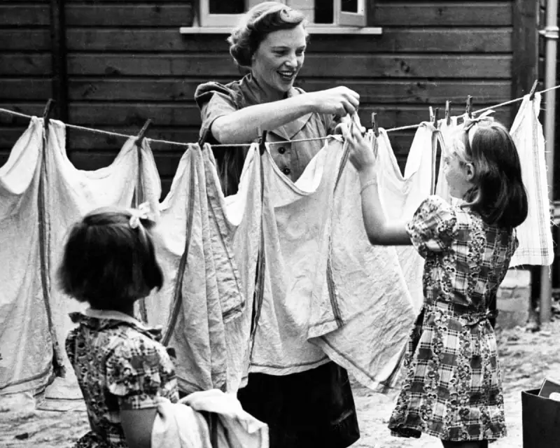 The Perfect Train Journey: A Commuter's Dream or Fantasy? | Lucy Mangan's Digest