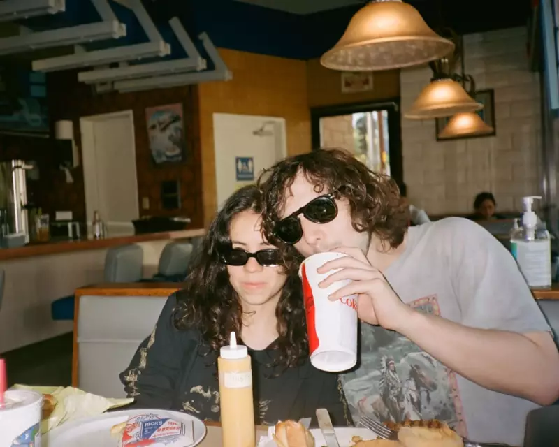 Titanic Hagen Review: Mabe Fratti & Héctor Tosta's Ethereal Collaboration Redefines Ambient Music