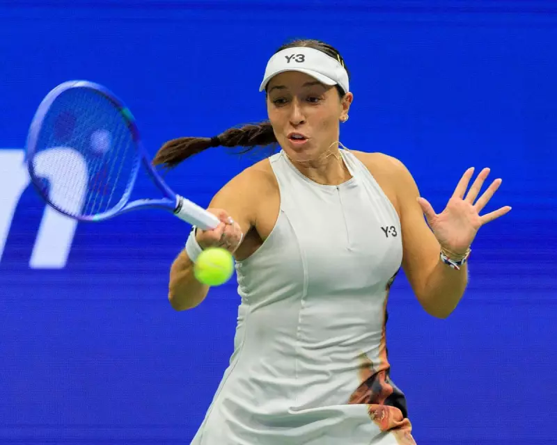 US Open 2025: Alcaraz & Sabalenka Power Through as Townsend Stuns Pegula in Epic Upset | Day 8 Thrills