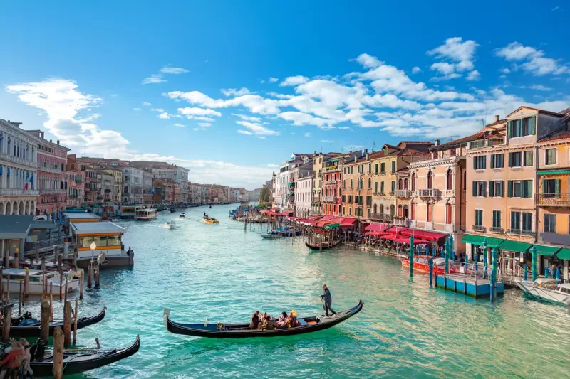 Venice Gondola Rides: Tourists Shocked by Hidden Costs and Local Secrets