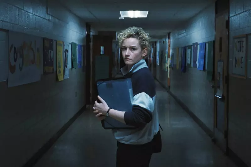 Weapons Review: A Gripping Thriller with Julia Garner and Josh Brolin