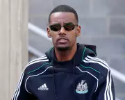 Alexander Isak's Uncertain Future at Newcastle: Eddie Howe Remains Tight-Lipped