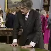 Antiques Roadshow Stunned: Expert's Jaw-Dropping Valuation of 'Worthless' Box Reveals Hidden Fortune