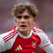 Arsenal's Sensational Teenage Prodigy Max Dowman Signs First Pro Contract | Mirror Football