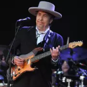 Bob Dylan Stuns Fans by Walking Off Stage Mid-Gig – What Happened Next?